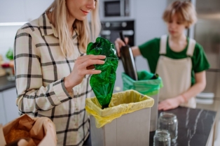 9 saveta za neutralisanje neprijatnih mirisa iz kante za otpatke u kuhinji